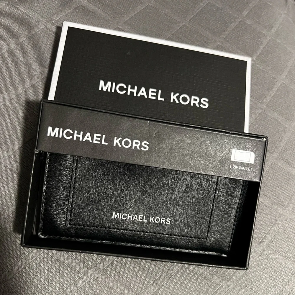 MICHAEL KORS Men's Leather Zip Wallet/black